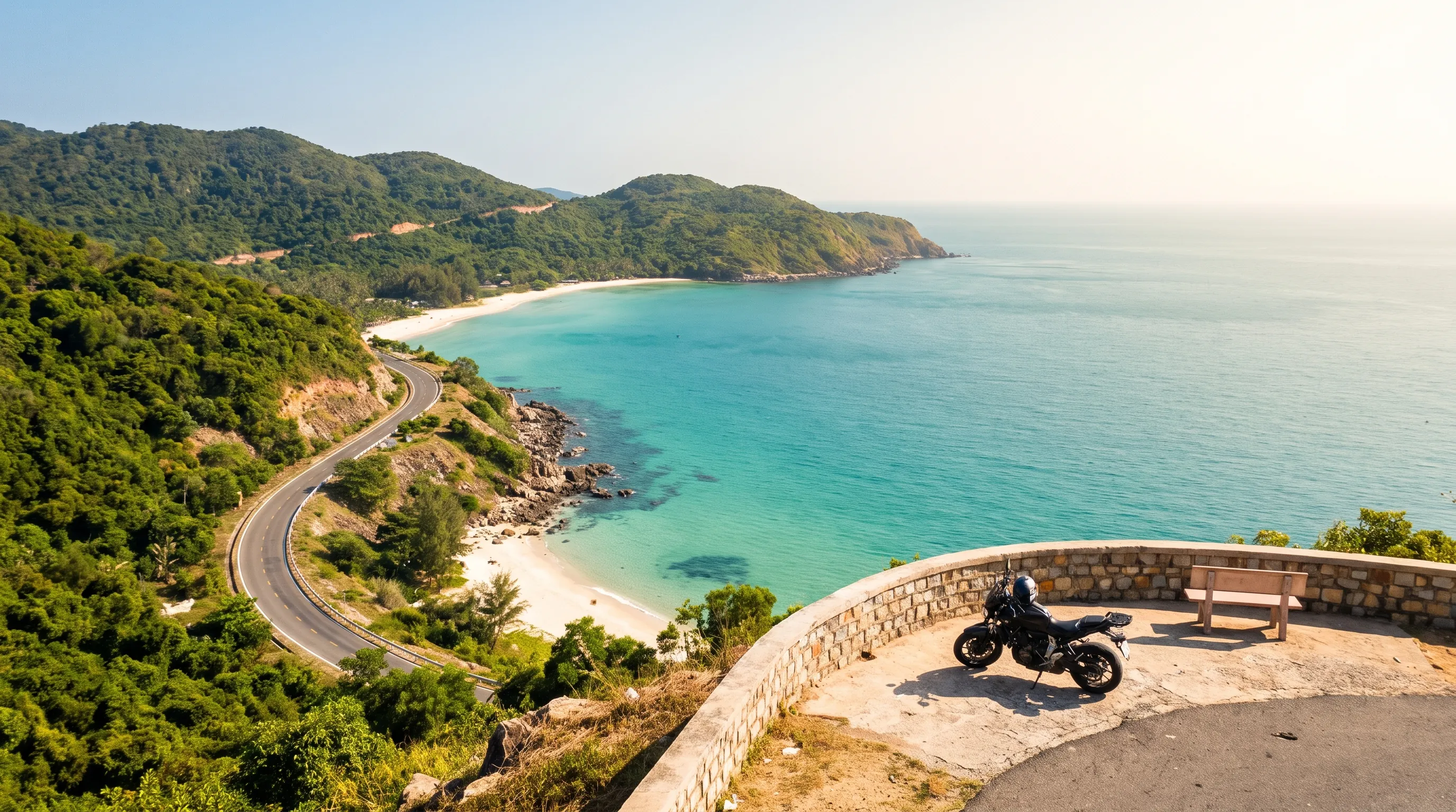 Toàn cảnh thiên nhiên Côn Đảo với cung đường ven biển, nơi tập trung nhiều điểm tham quan đáng đi nhất trên đảo